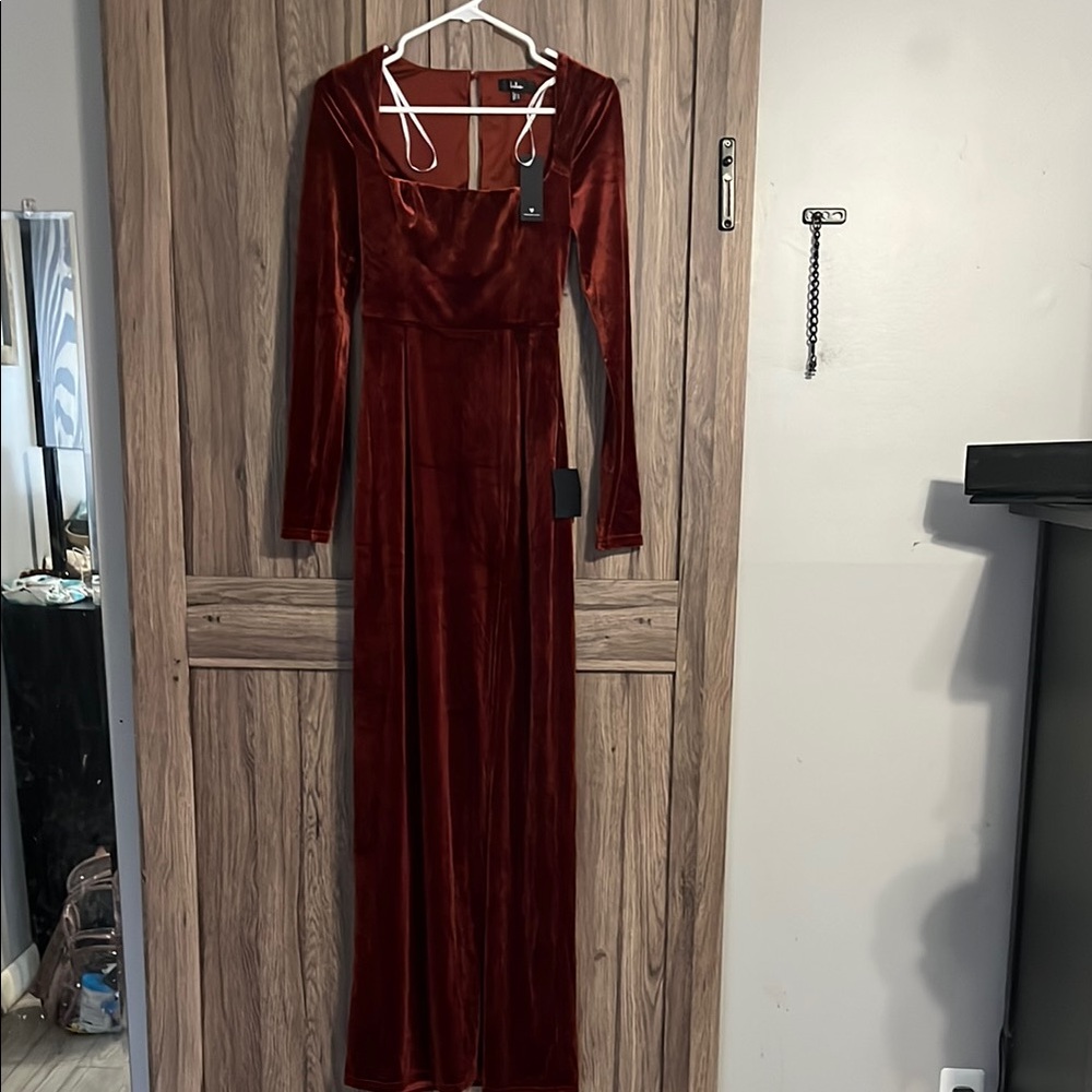 Elegant Velvet Long Sleeve Dress in Rich Red